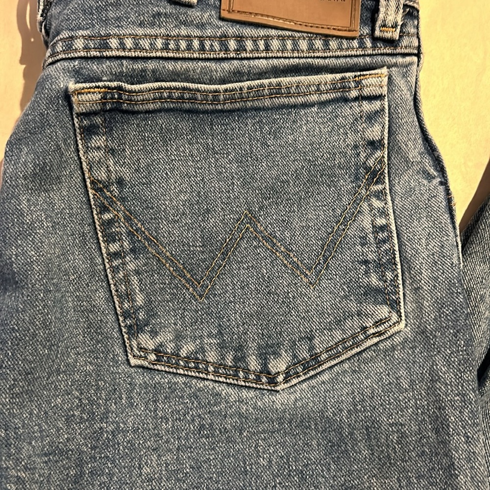 Wrangler Rugged Wear Jeans - Picture 3 of 10